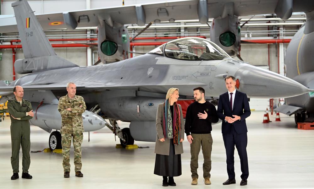 乌克兰计划部署F-16战斗机：战略转变与操作挑战