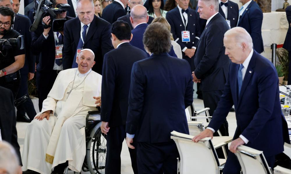 Pope Francis urges G7 leaders to control AI and ban autonomous weapons.