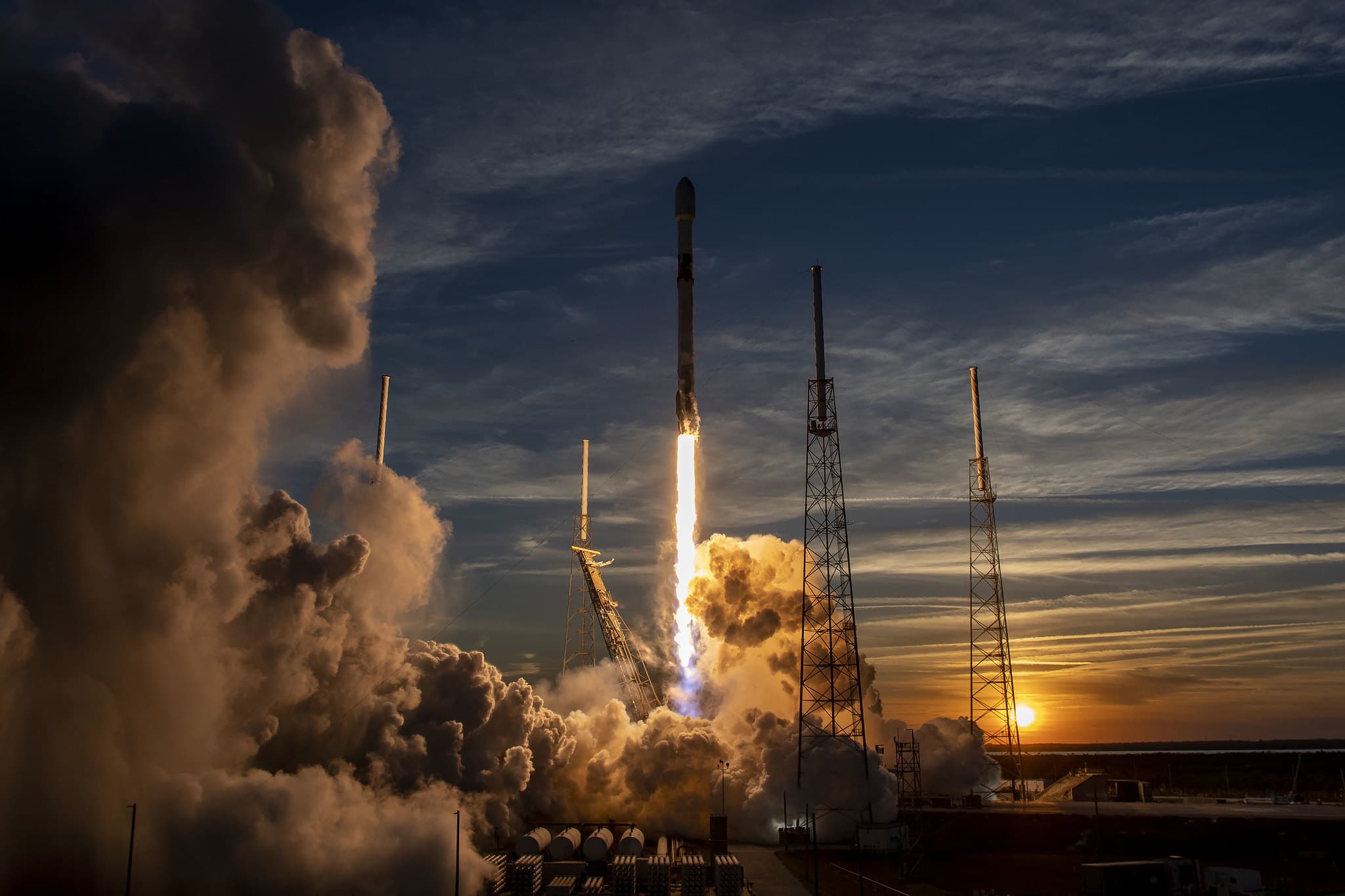 太空探索技术公司（SpaceX）推出紧凑型星链迷你天线，实现便携式互联网服务