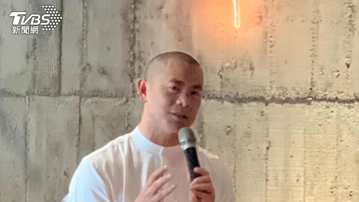 Michelin-starred chef André Chiang announces the closure of RAW restaurant and its transformation into an international culinary school.