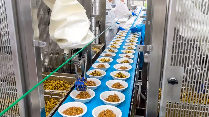 AI Robotics Transforming Food Packaging with Precision and Efficiency