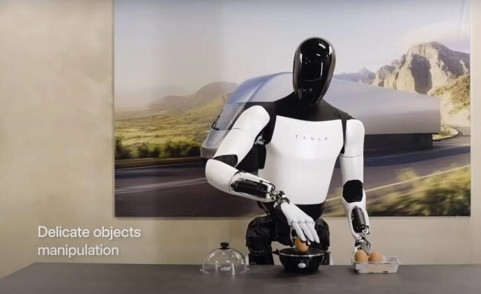 Tesla plans to produce the humanoid robot Optimus in small quantities next year.