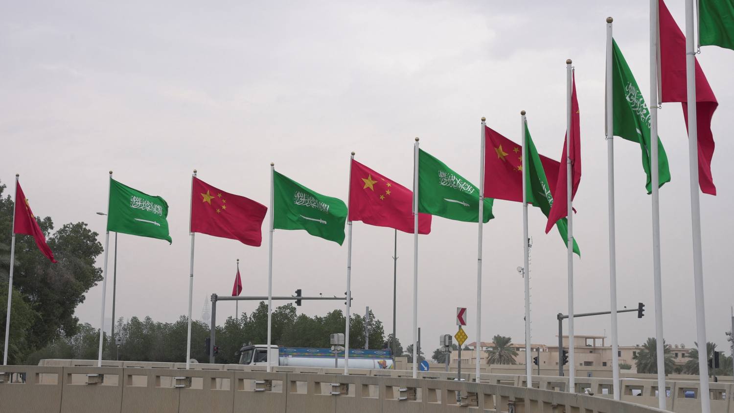 Saudi PIF Inks $50bn Deals with Chinese Banks