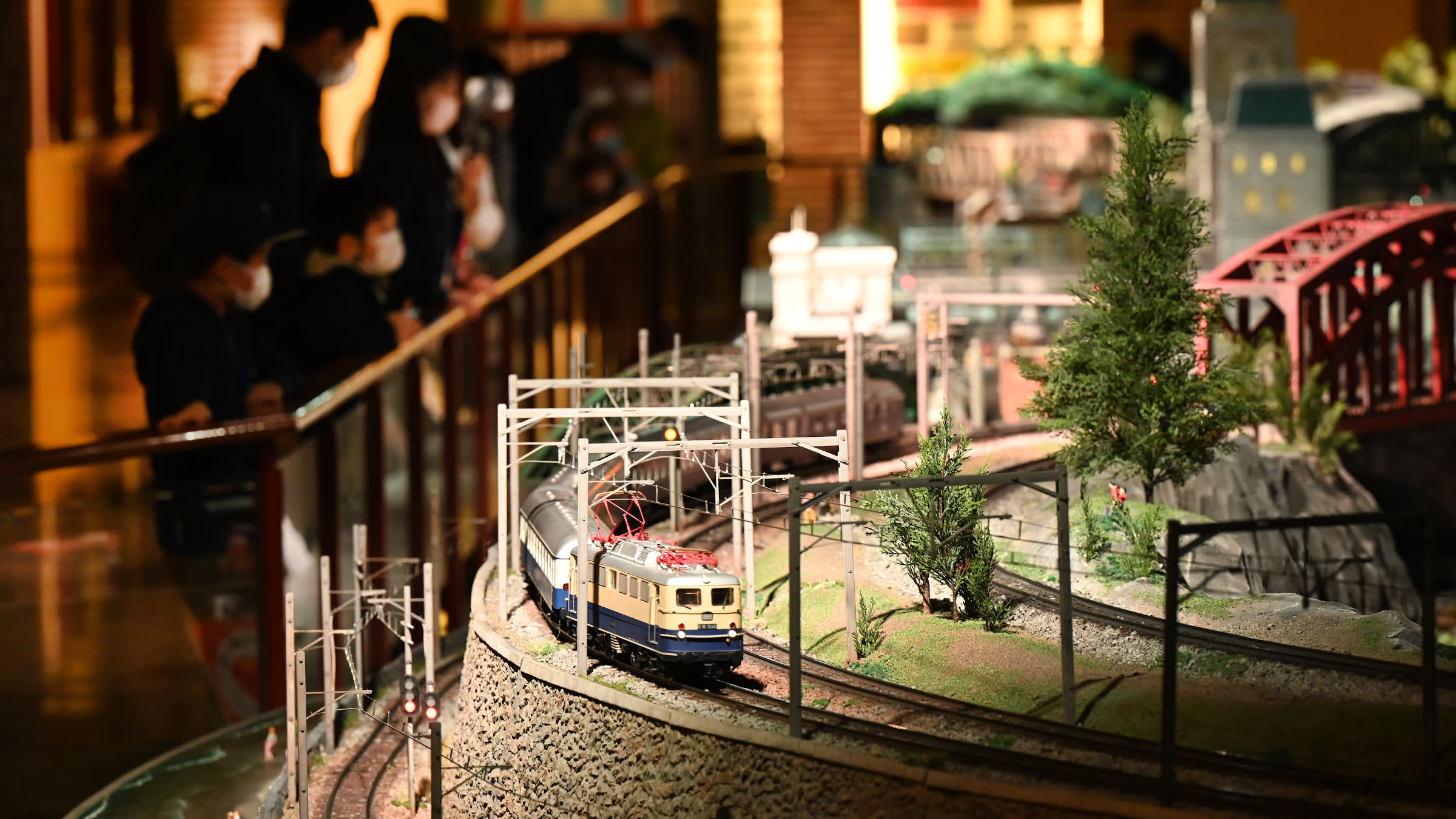 Hong Kong Cafe Offers Life-Size Japanese Model Trains Experience