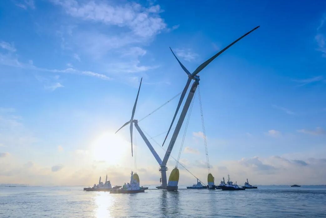 The world's largest floating offshore wind power platform sets sail, with an annual power generation capacity of 54 million kilowatt-hours.