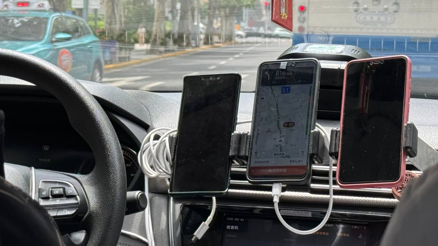 China's Taxi Drivers Navigate Technological Disruption