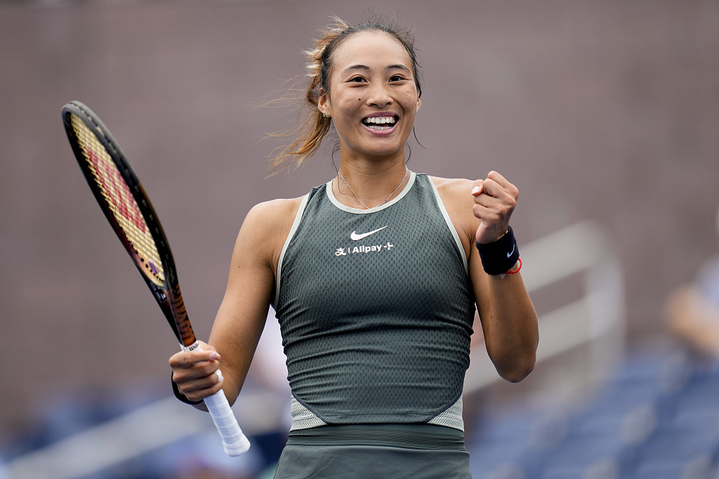 Zheng Qinwen advances to the US Open women's singles round of 16.