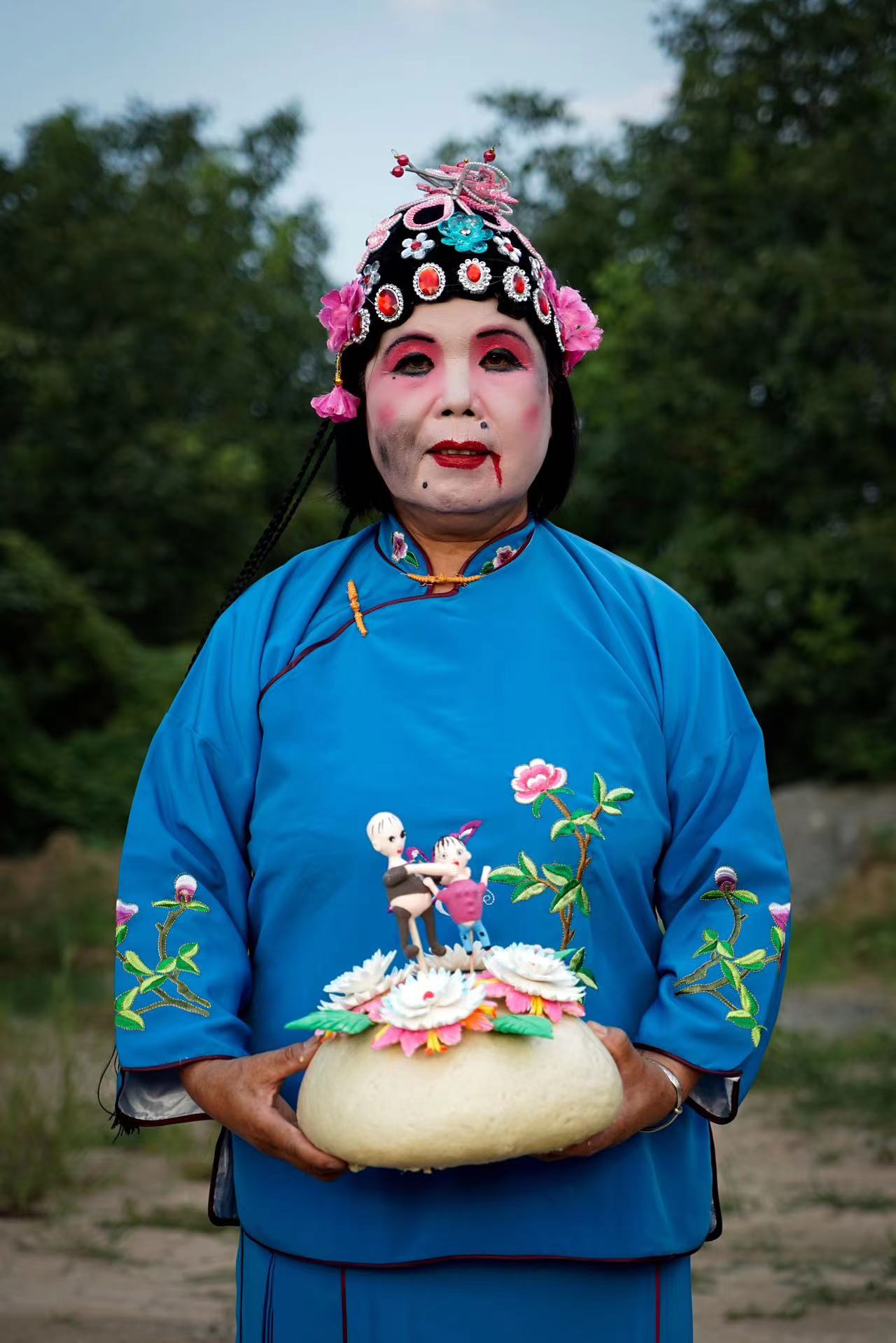 Shaanxi Rural Anti-Domestic Violence Shehuo Parade Draws Social Attention