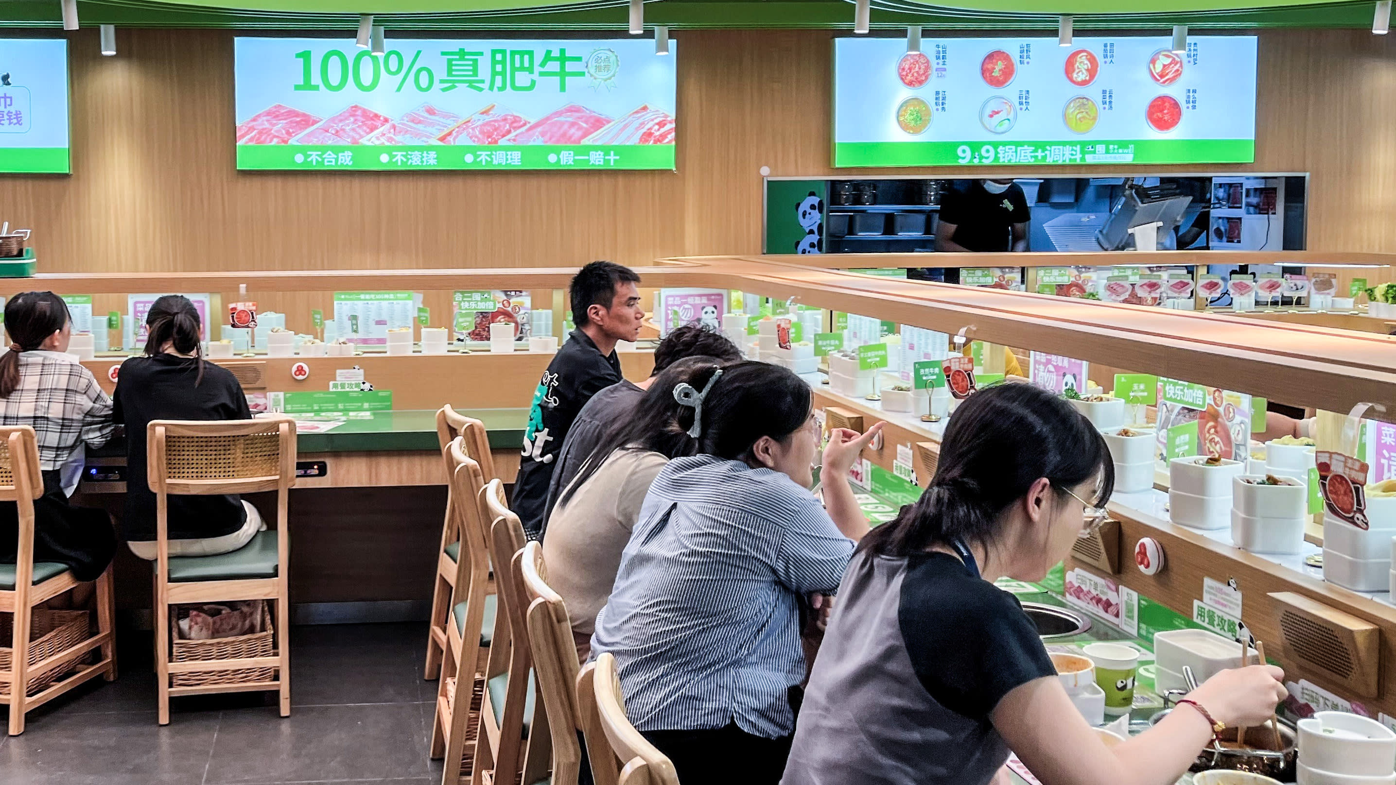 China's Restaurants Adapt to Solo Diners Amid Economic Slowdown